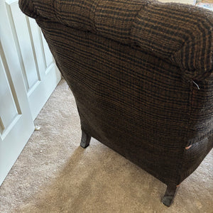 OVERSIZED VINTAGE CHAIR - P234