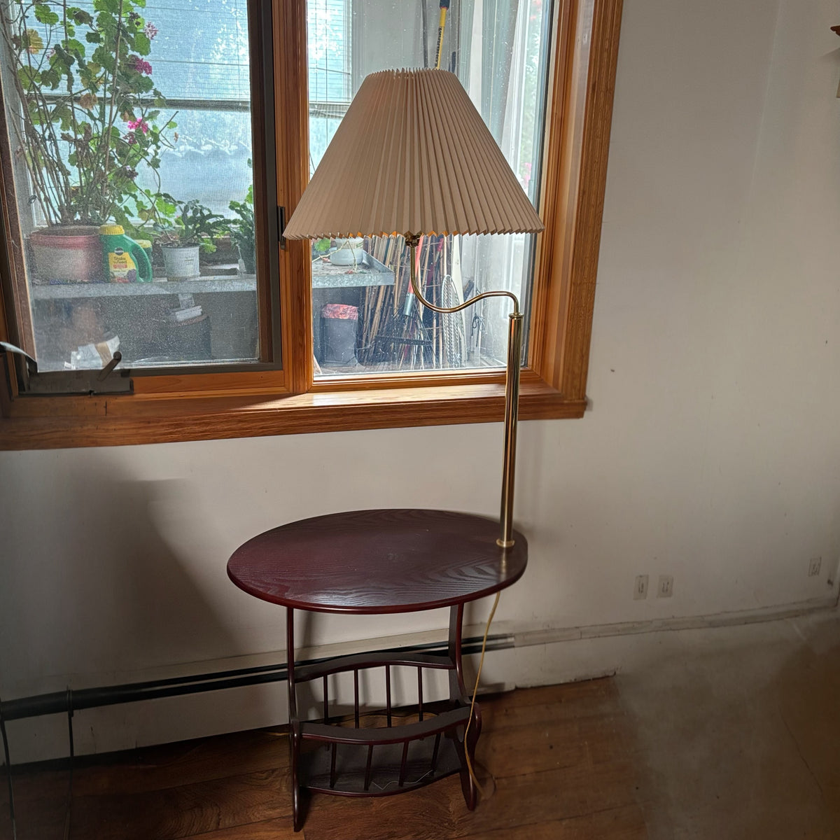 F190 Vintage Solid wood side table with built in lamp