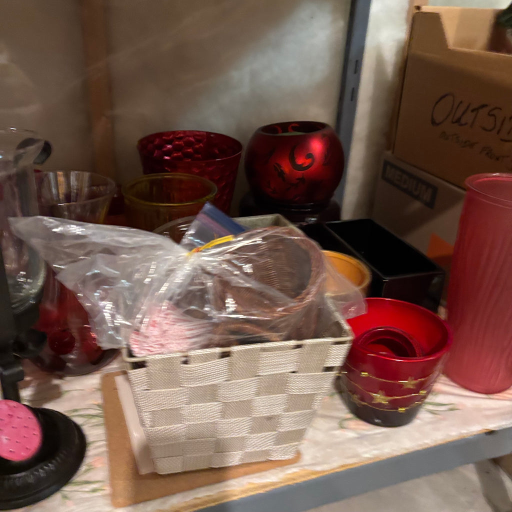 E847 Vases, candles and more