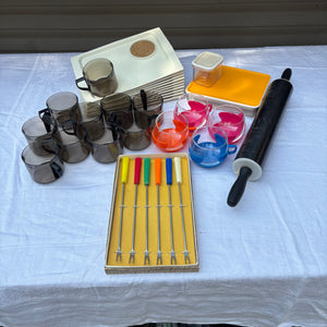 Vintage Kitchen Grouping (Plastic Trays with Mugs and More) - R407