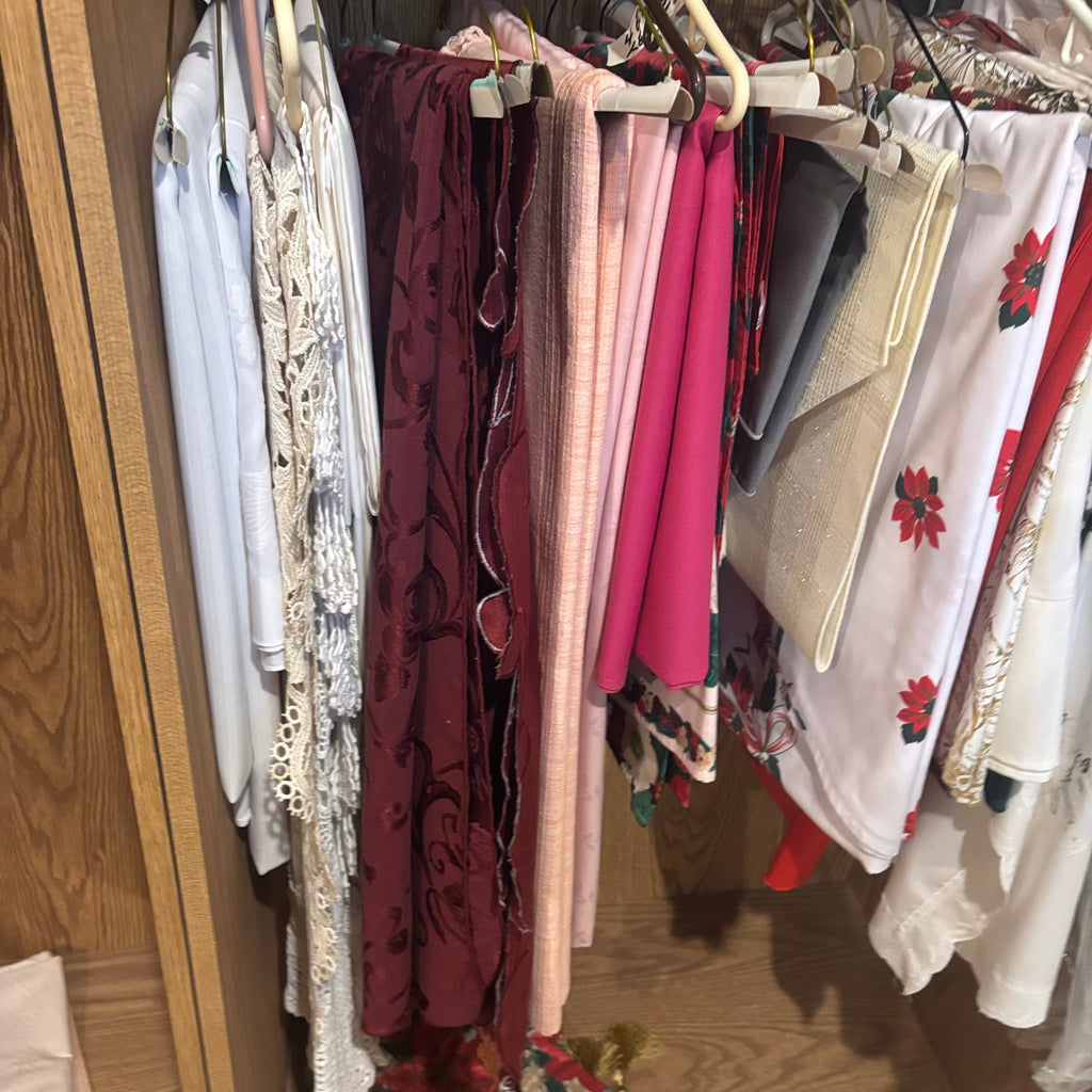 E870 Table linens grouping
