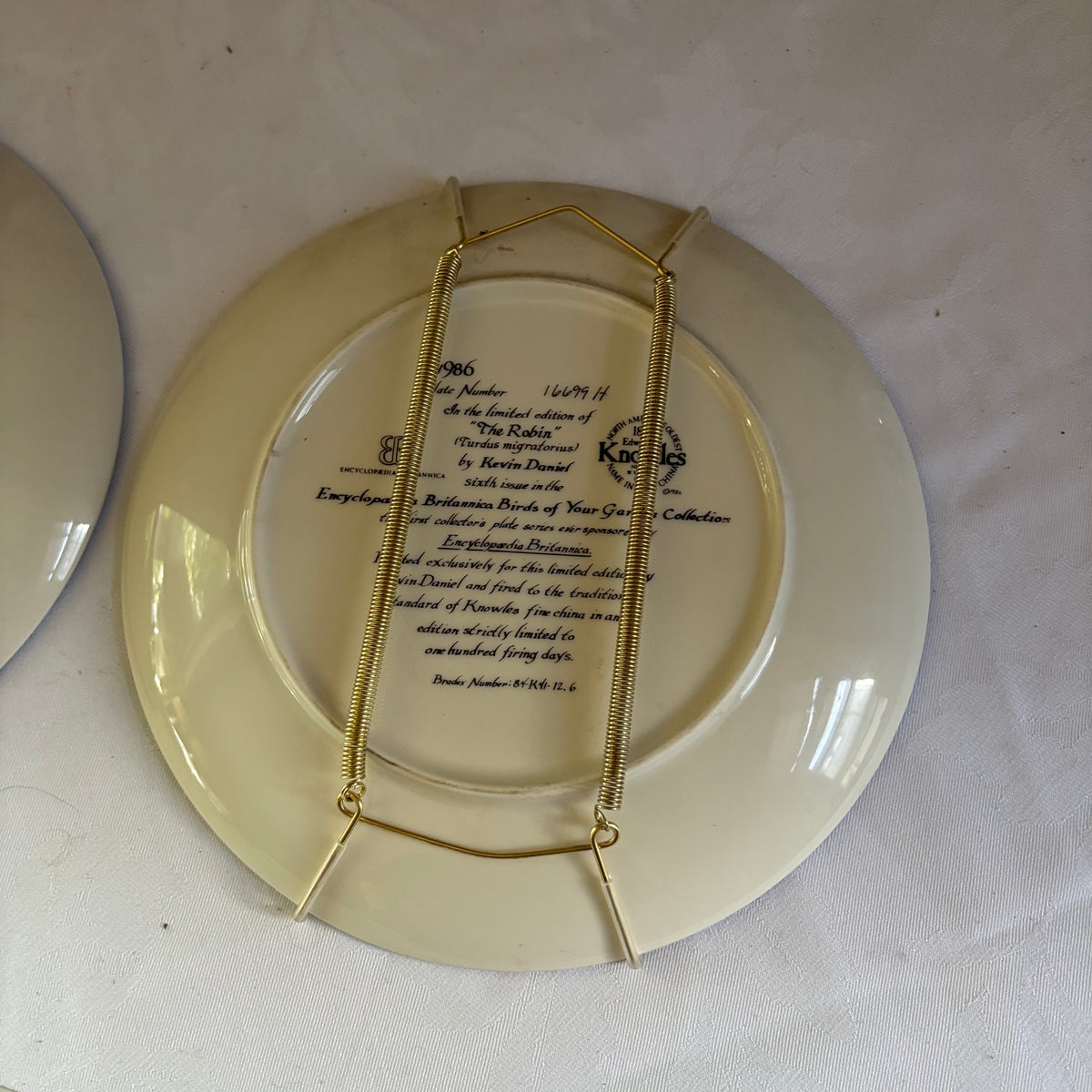 E150 3 Vintage collector plates