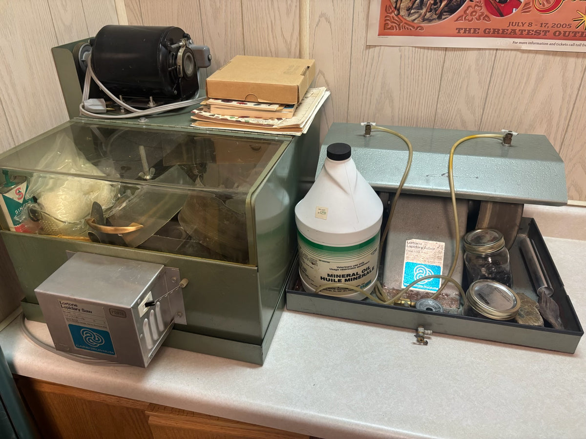 K524B Working Lapidary
