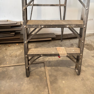 10ft Tall Ladder (ladder only) - O101
