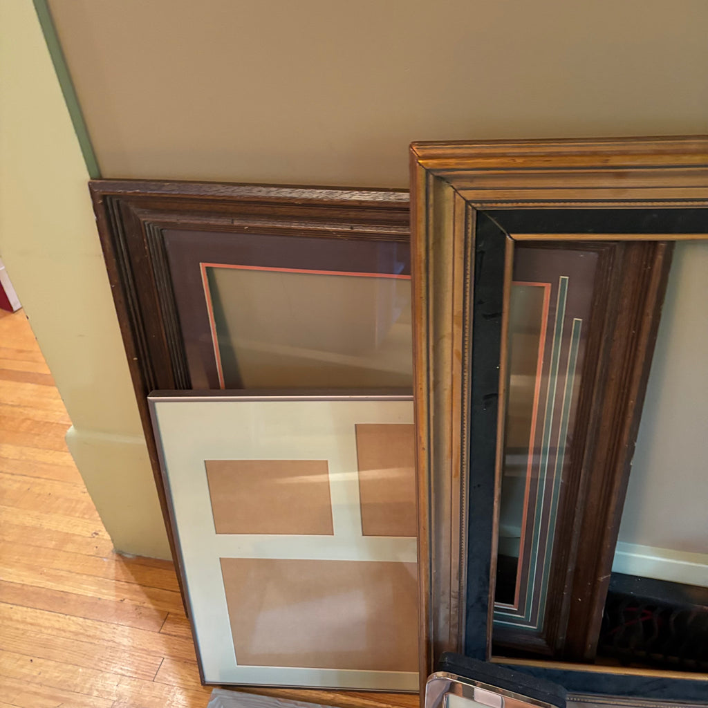 E101 Picture frames grouping