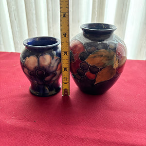 2 VINTAGE MOORCROFT VASES (4.5" AND 3.5" TALL) - P155