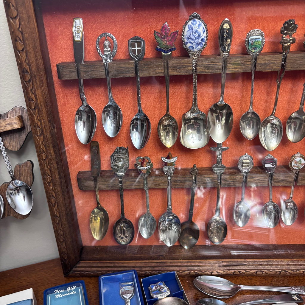 K405 Vintage collector spoons grouping