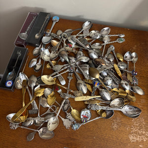 VINTAGE SILVER PLATED COLLECTOR SPOONS - P345
