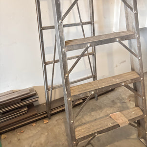 10ft Tall Ladder (ladder only) - O101