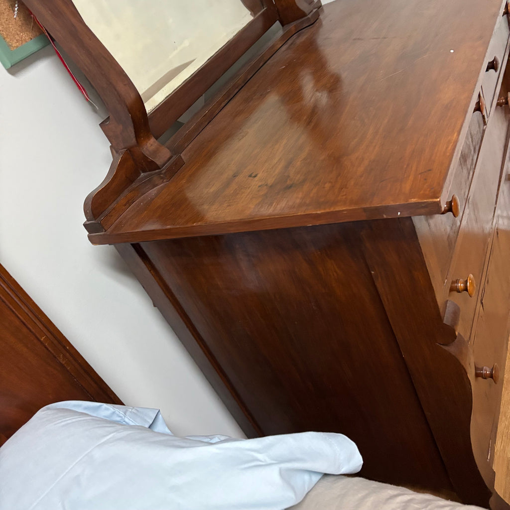 F180 Solid wood antique 4 Drawer dresser with mirror (some dings/separation along edges of drawer)