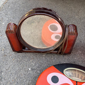 Retro Bathroom Grouping (garbage can has small crack) - R385