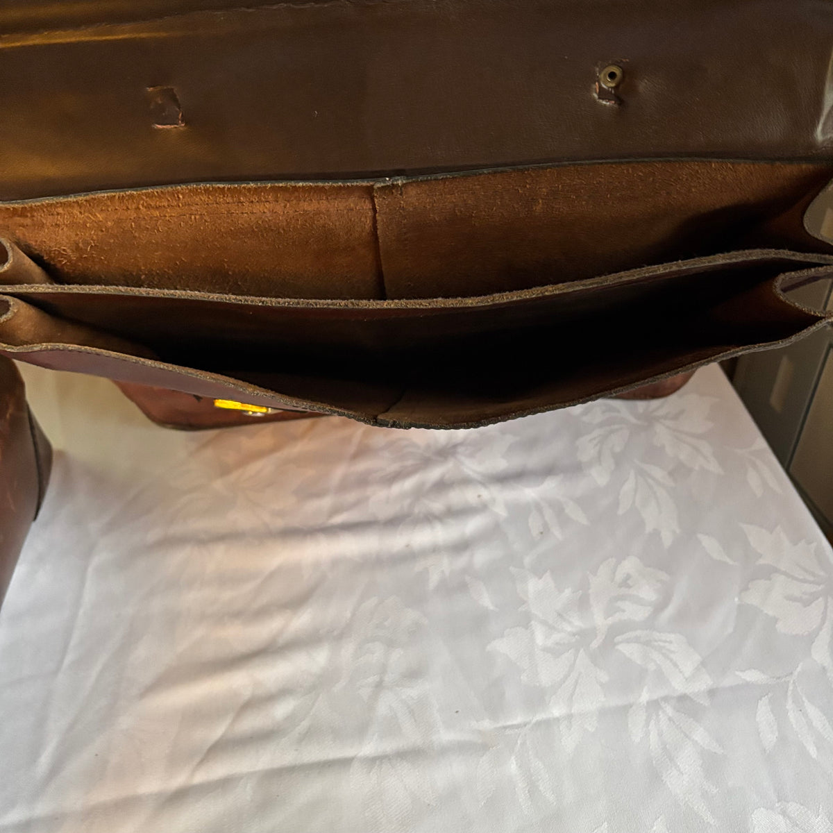E121 Vintage leather bags grouping