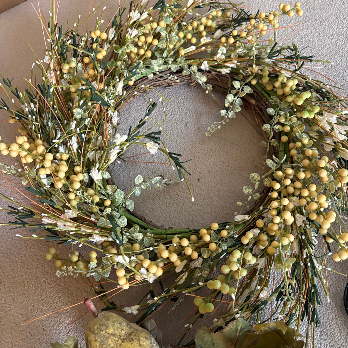 Y164 2 Wreaths and string lights