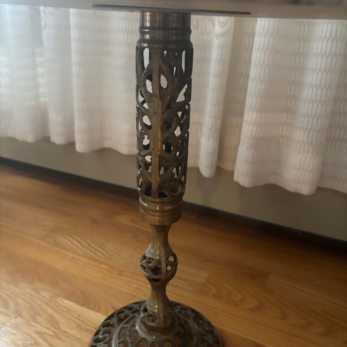 F196 16” tall vintage accent table with heavy metal base and marble top