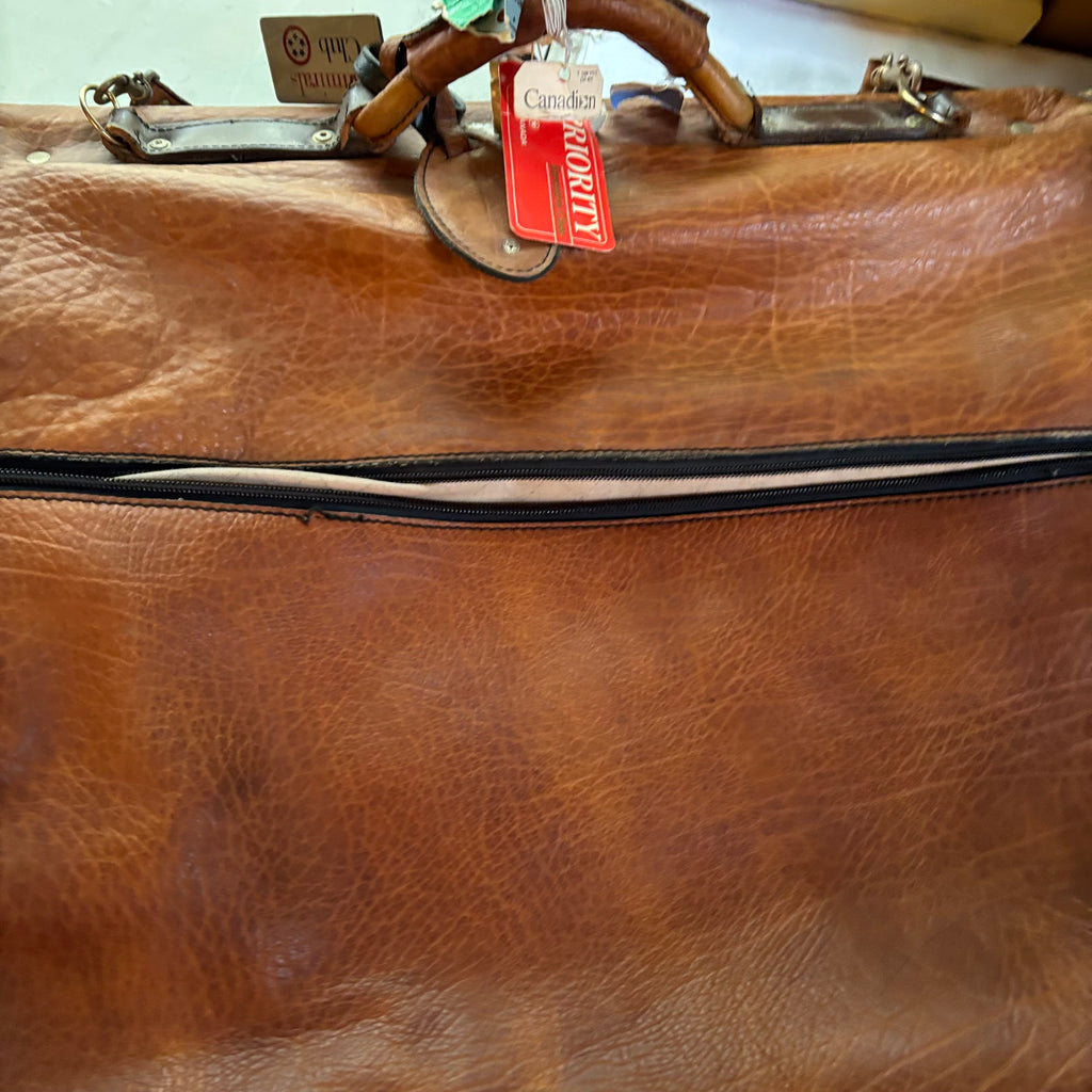 E121 Vintage leather bags grouping