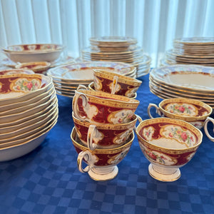 127 PIECE ROYAL ALBERT LADY HAMILTON CHINA GROUPING (IN EXCELLENT CONDITION) - P105