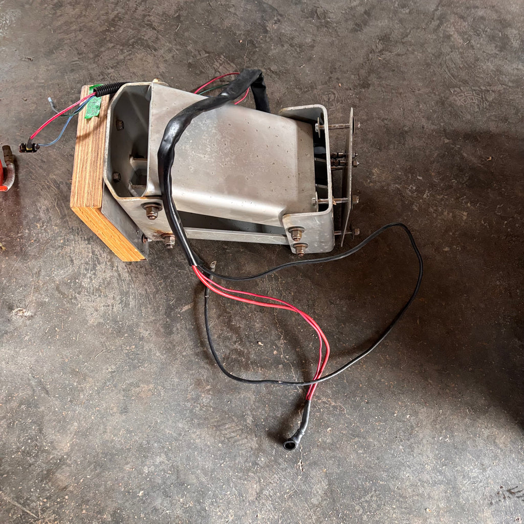 F423 Outboard motor bracket