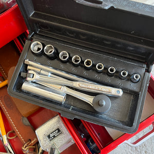 Garage Grouping (Red Toolbox and More) - M107