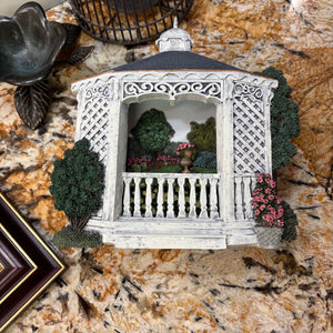 Home Decor Grouping 5x7 Framed Photos and More - M337