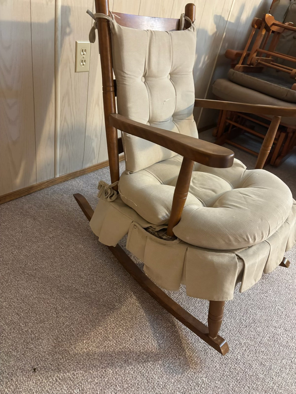 K507B Vintage rocking chair with solid wood frame