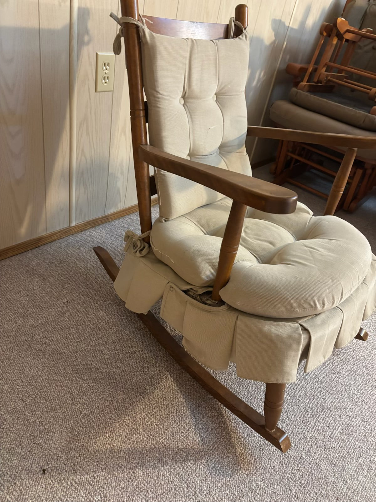 K507B Vintage rocking chair with solid wood frame