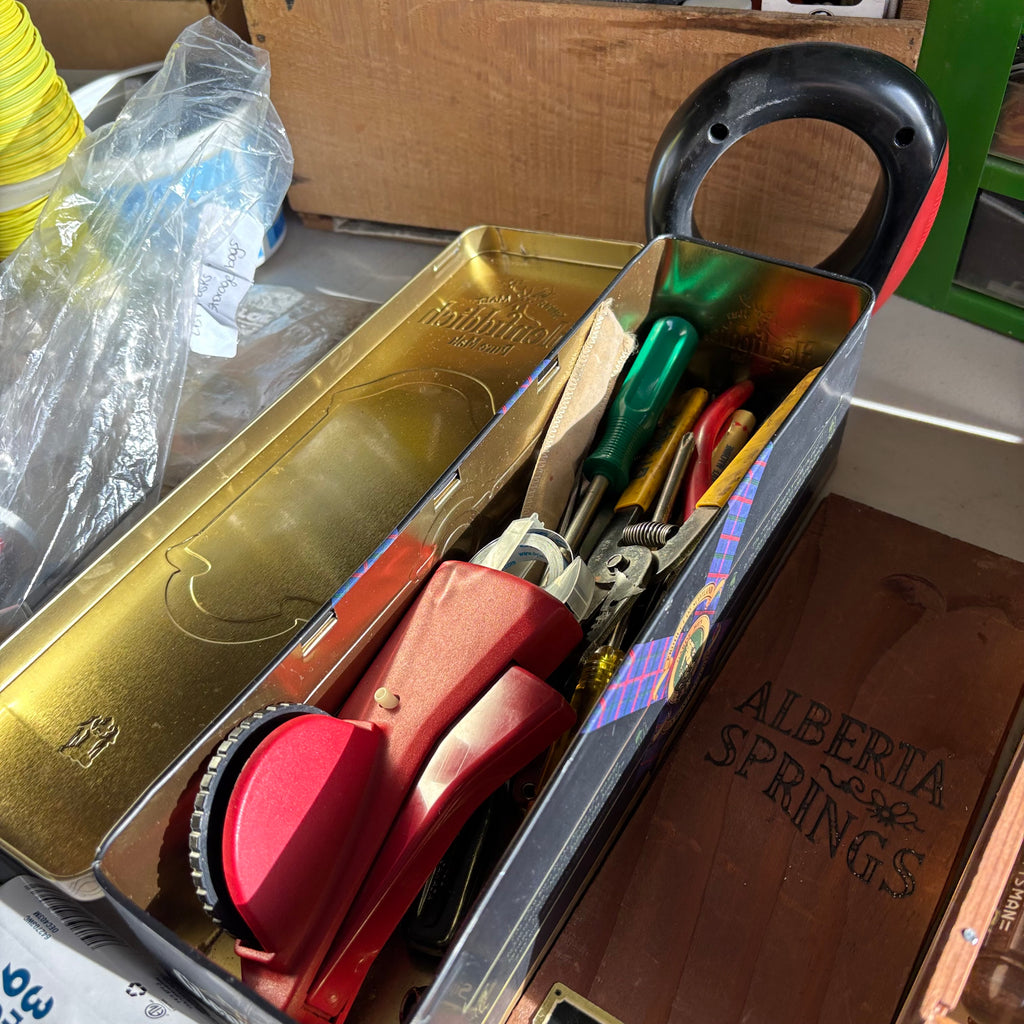 B121 Tool Grouping (screwdrivers and more)