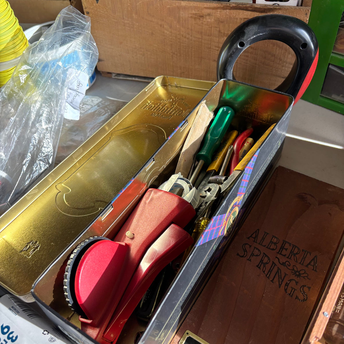 B121 Tool Grouping (screwdrivers and more)