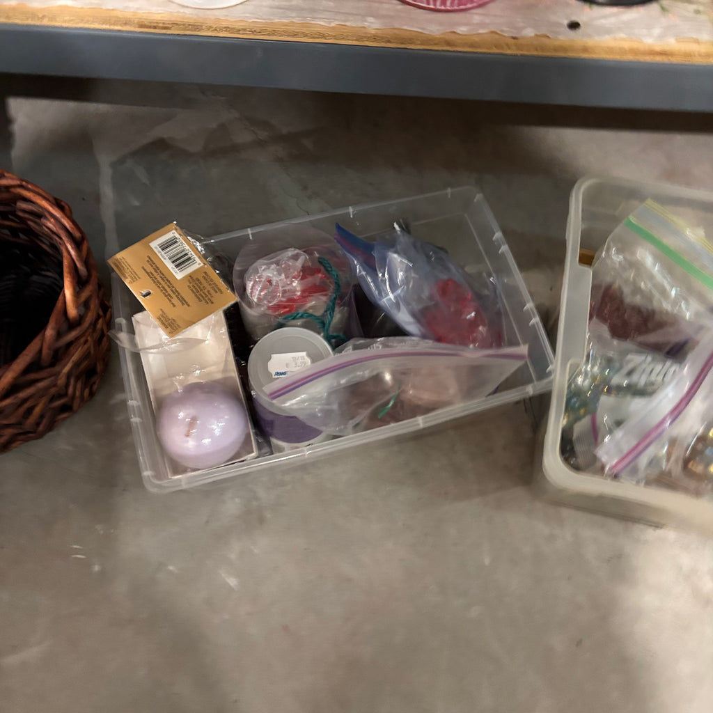 E847 Vases, candles and more