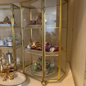 VINTAGE MINI TEACUPS WITH 2 DISPLAY CASES - P257