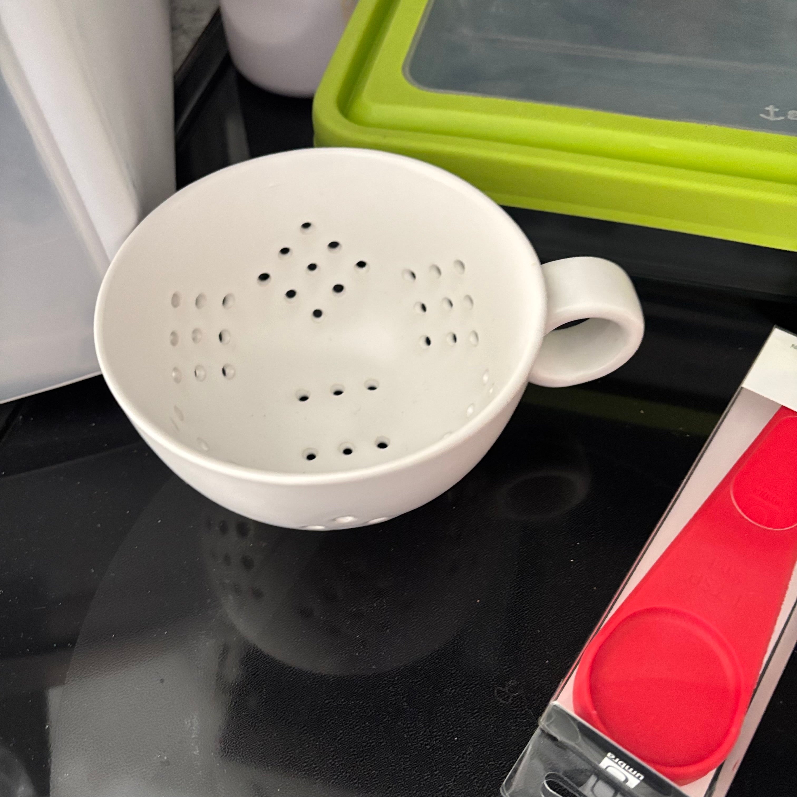 E905 Kitchen grouping (hand mixer and more)