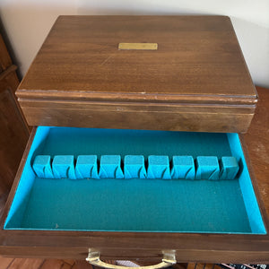 VINTAGE SILVER PLATED ROGERS BROS FLATWARE WITH FLATWARE CASE - P347