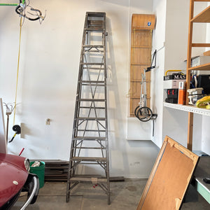 10ft Tall Ladder (ladder only) - O101