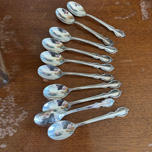 VINTAGE SILVER PLATED ROGERS BROS FLATWARE WITH FLATWARE CASE - P347