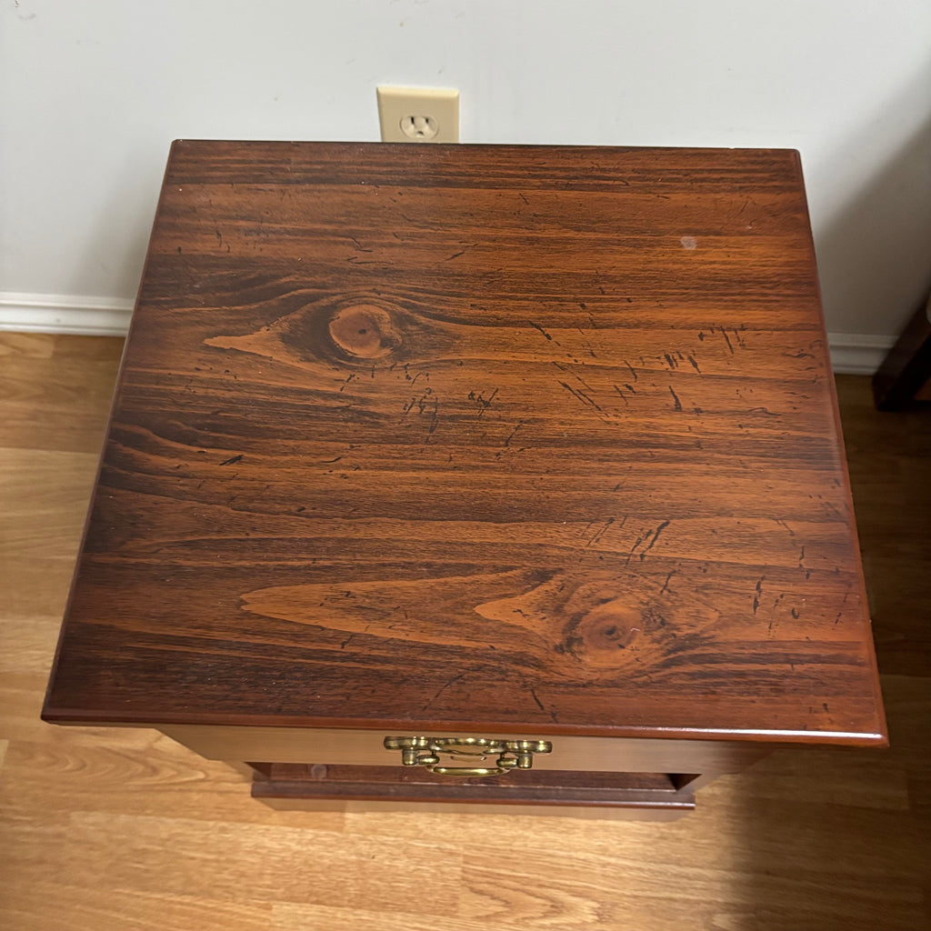 F178 Vintage night stand