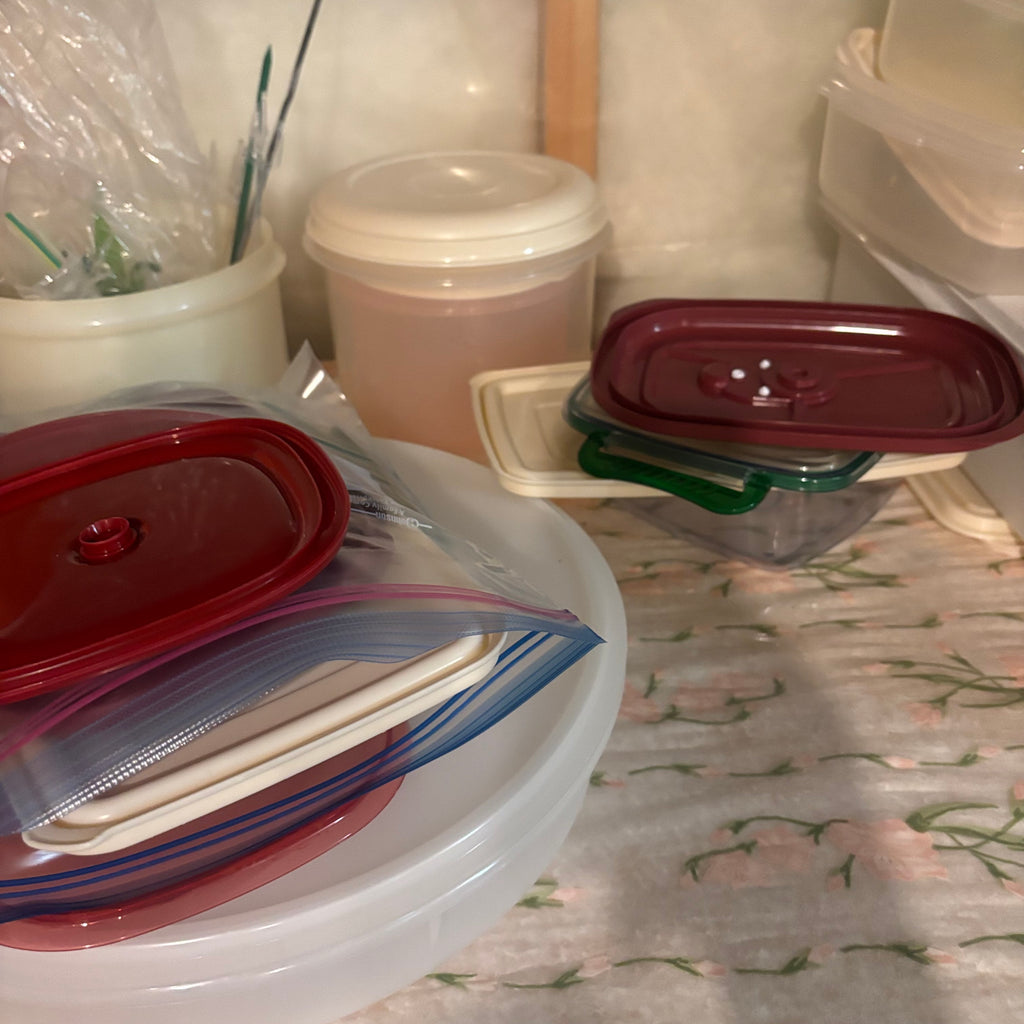 E849 Tupperware and more grouping