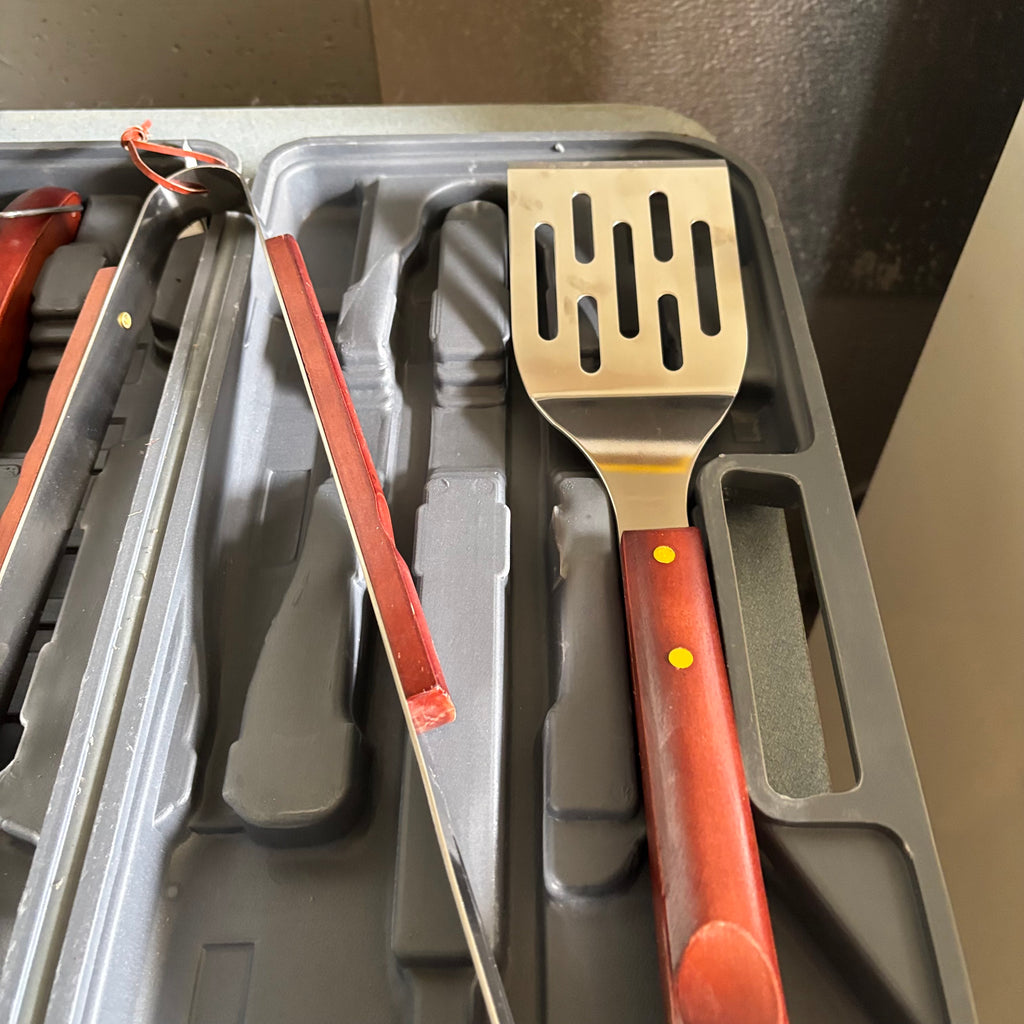 F183 Bbq utensils grouping
