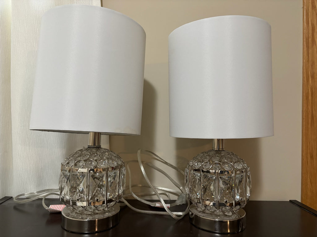 Y202 Set of 2 Vintage table lamps with crystal bases (16” tall)