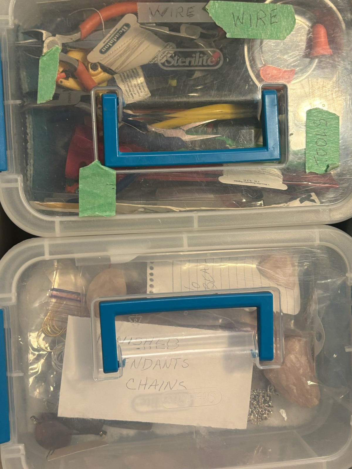 K522B Sewing supplies grouping