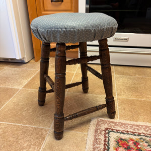 Vintage Shillcraft Wool Rug with Wooden Stool - M348