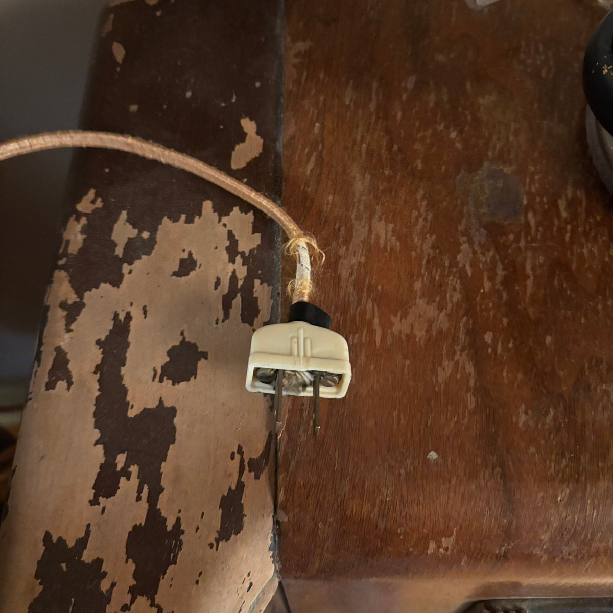 E114 Antique phone table lamp (untested)