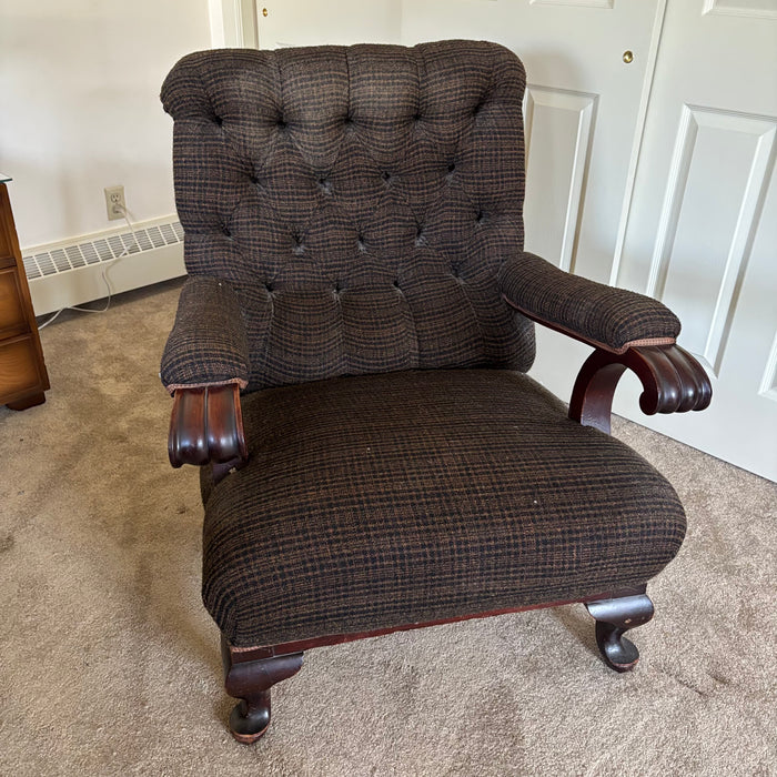 OVERSIZED VINTAGE CHAIR - P234