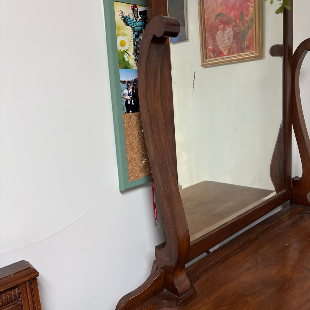 F180 Solid wood antique 4 Drawer dresser with mirror (some dings/separation along edges of drawer)