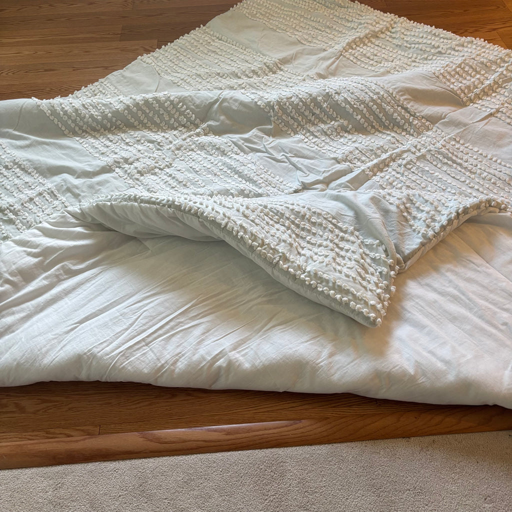 Y158 Bed linens grouping (double size sheet sets and queen size covers)