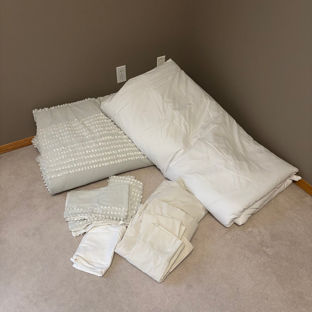 Y158 Bed linens grouping (double size sheet sets and queen size covers)