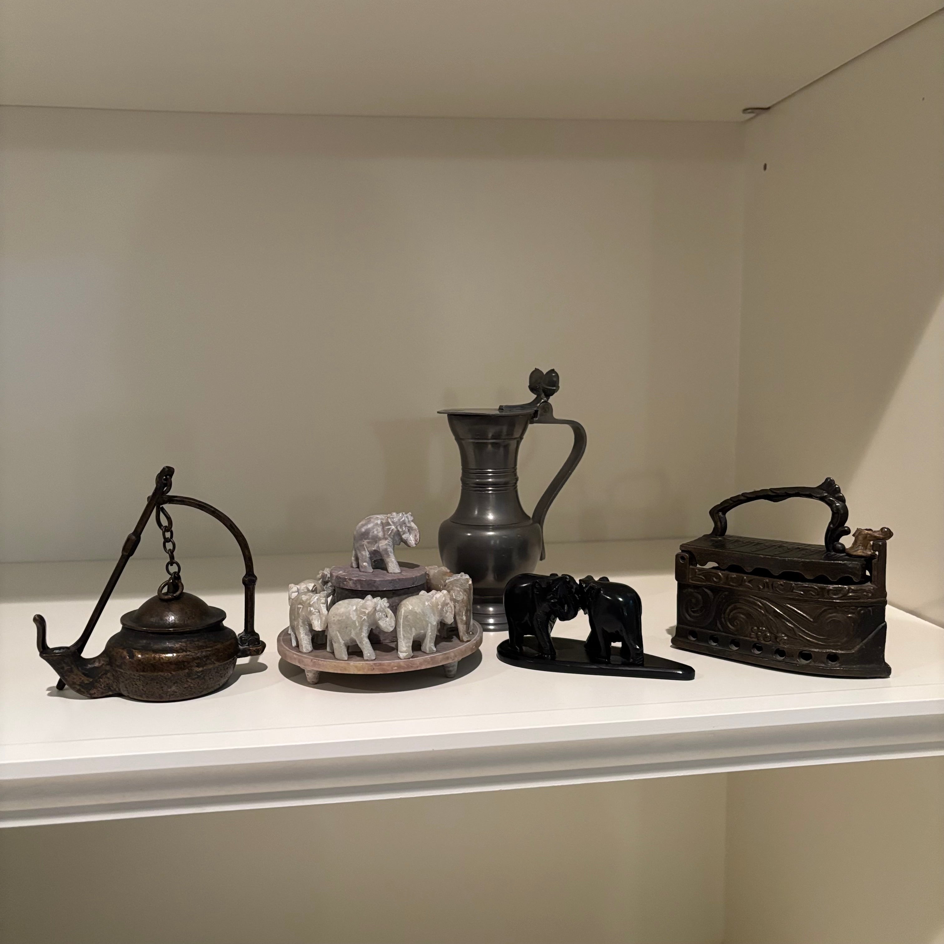 E866 Home decor grouping (mini brass and more)