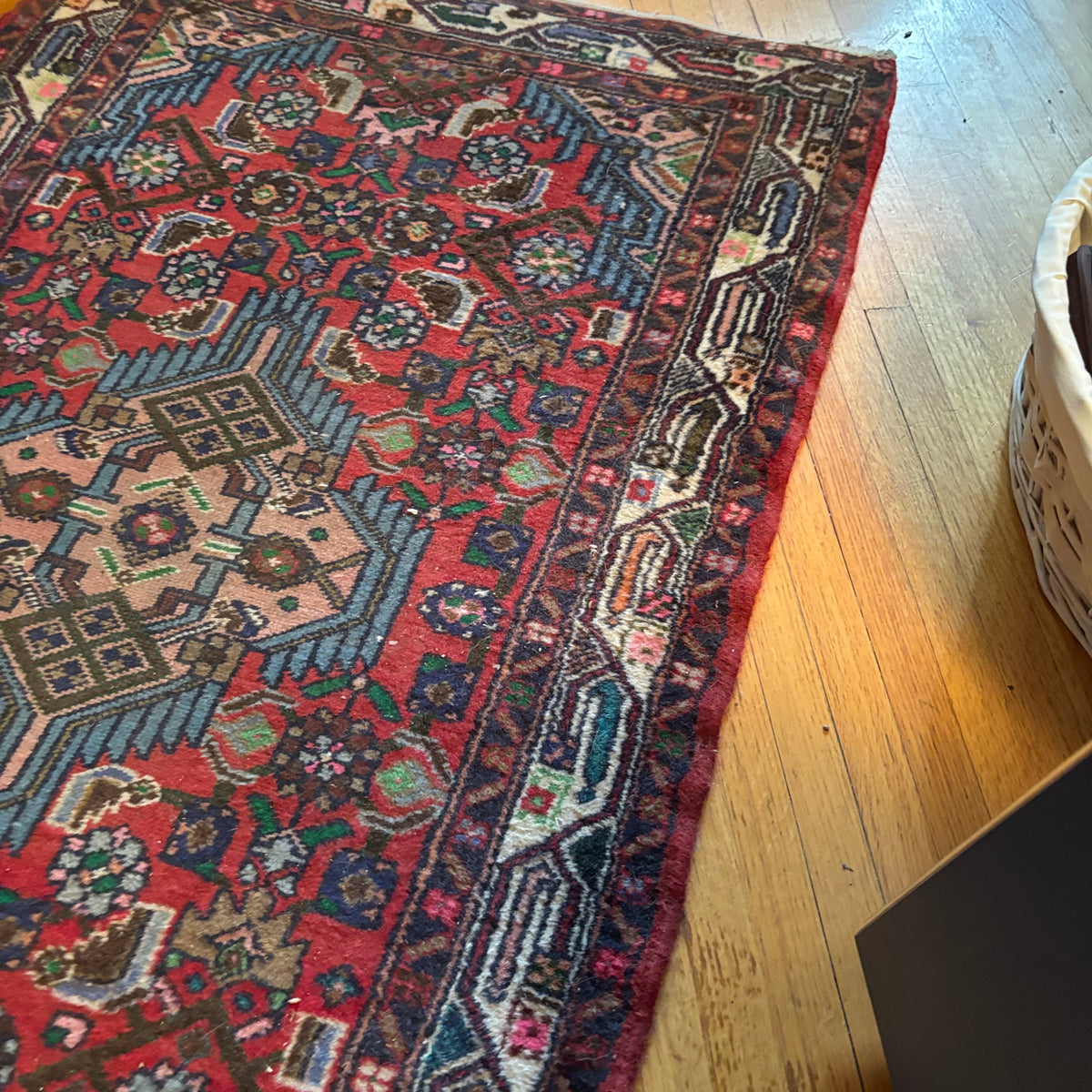 E131 Vintage wool rug with underlay (51” x 31”)