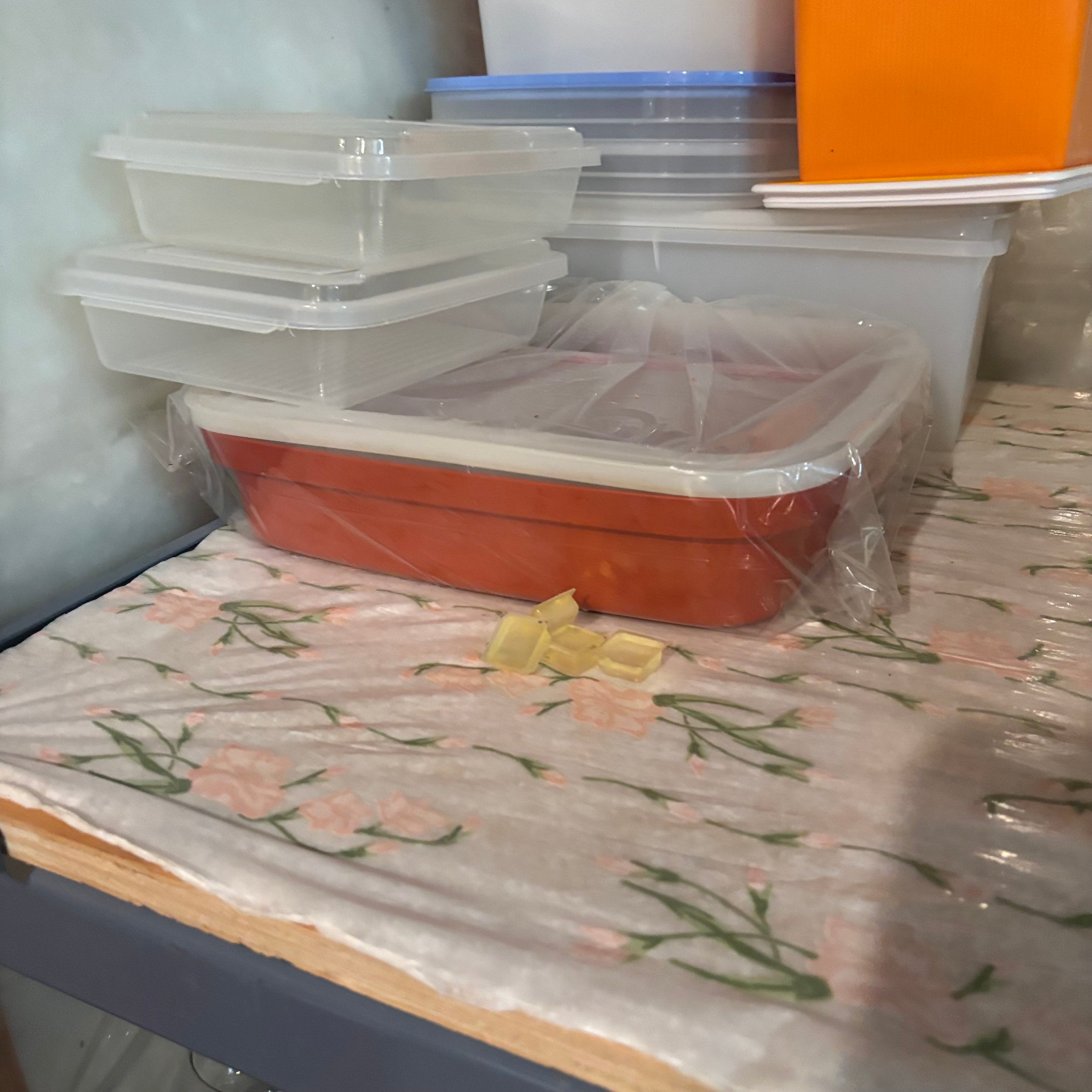 E849 Tupperware and more grouping