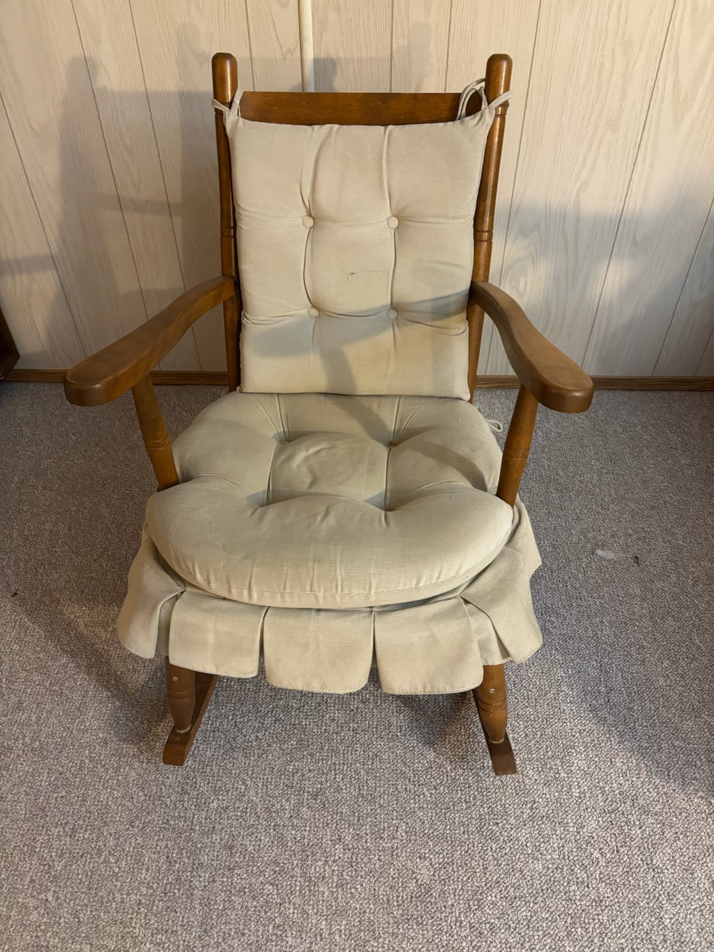 K507B Vintage rocking chair with solid wood frame