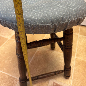 Vintage Shillcraft Wool Rug with Wooden Stool - M348