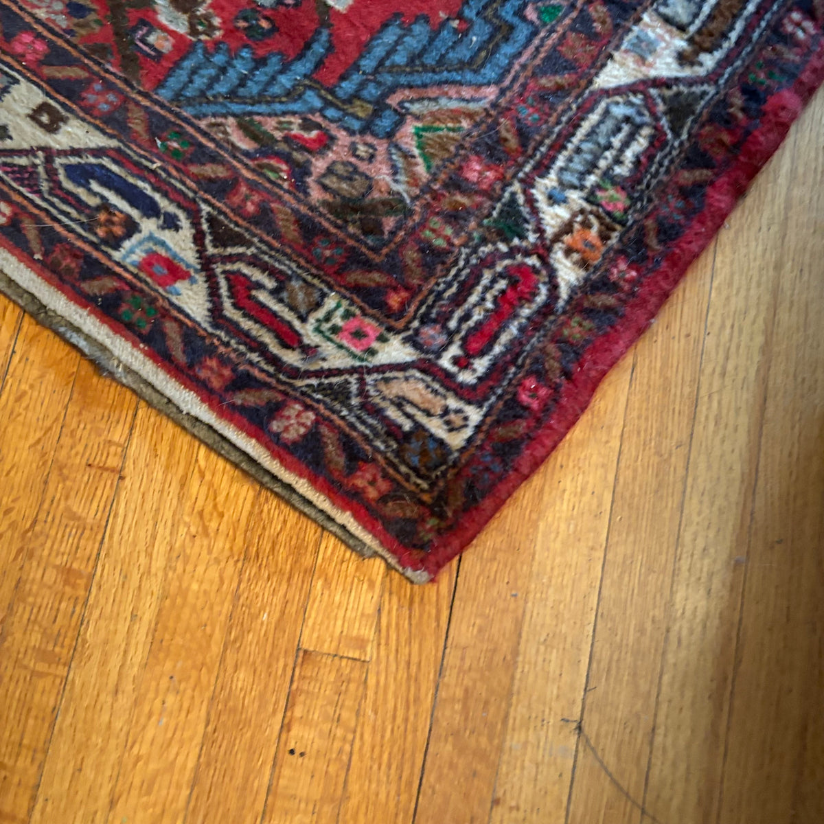 E131 Vintage wool rug with underlay (51” x 31”)